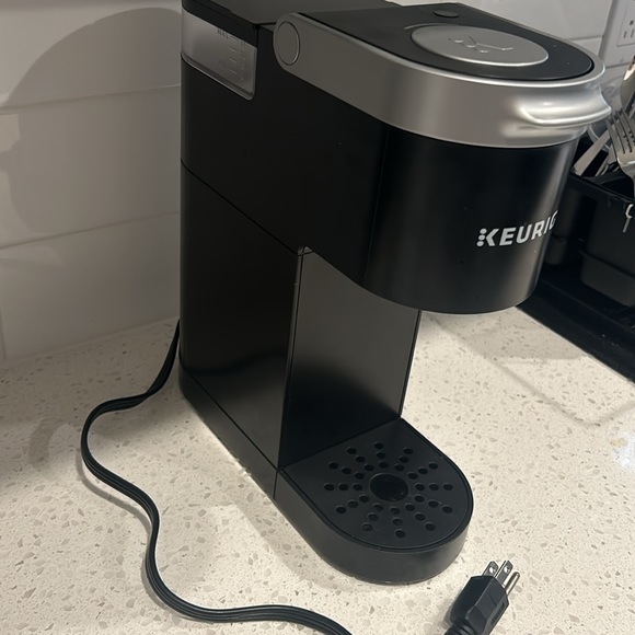Keurig coffee maker - Picture 2 of 4